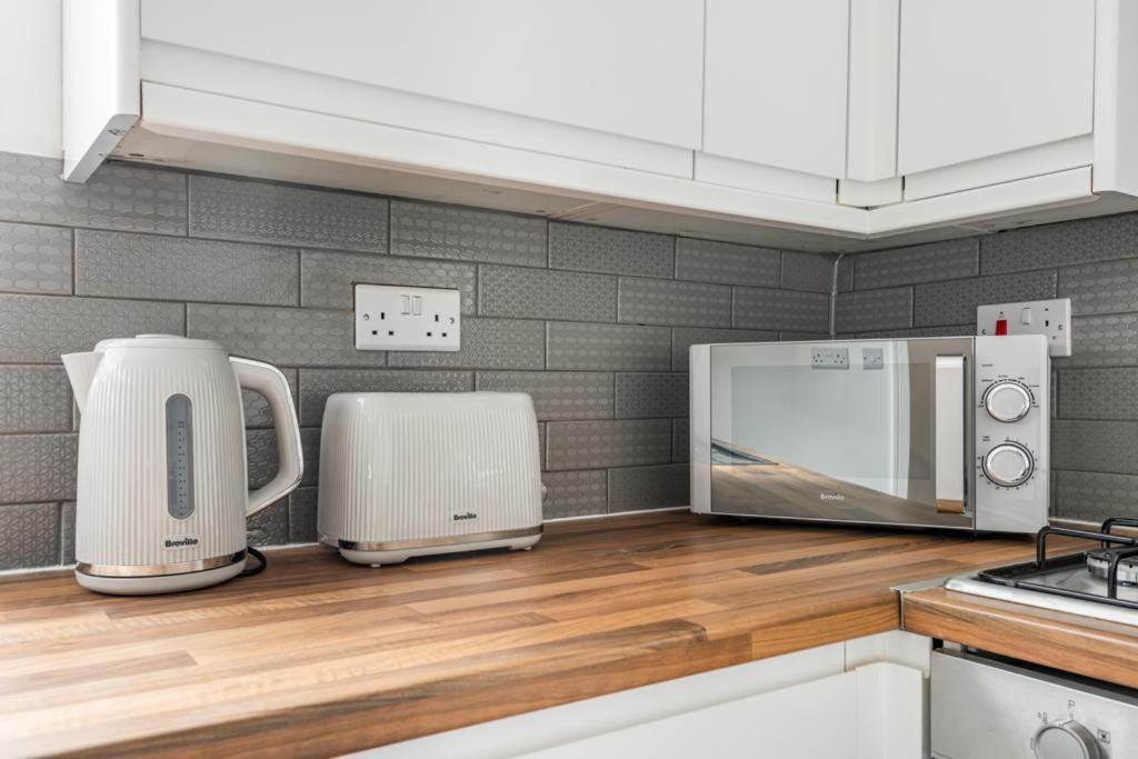 Hopetown Apartment-Modern 2 Bed With Free Parking Нормантон Экстерьер фото